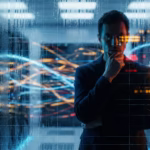 Senzacionalizem v medijih pogosto izkrivlja resnično sliko o migracijah in vpliva na družbeno percepcijo.